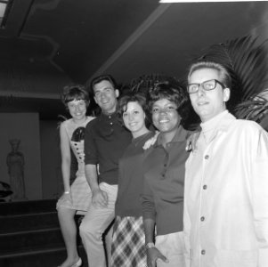 Belgische zangploeg te Knokke, v.l.n.r. Tonia, Maurice Dean , Liliane, Cecily Fo, Bestanddeelnr 917-9557