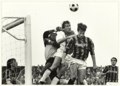 Bekerwedstrijd RCH-Ajax 1-3. Op de foto v.l.n.r. K.v.Grootveld, Florian Vyent, Ronald Spelbos (Ajax), Ben van leeuwen, R. Hoogervorst. NL-HlmNHA 54015451