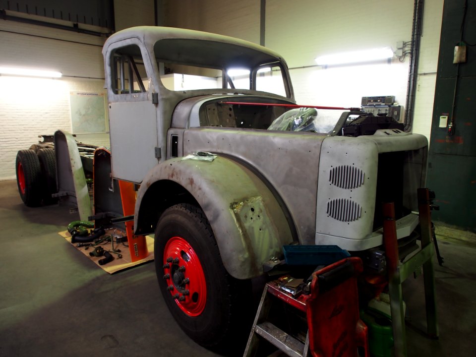 Being restored Volvo truck, pict3