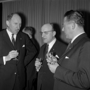 Belgische premier bij minister Marijnen op bezoek, vlnr minister Luns , Lefe, Bestanddeelnr 916-0550