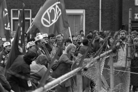 Belgische werknemers Philips (Leuven) demonstreren in Eindhoven demonstranten o, Bestanddeelnr 934-3732