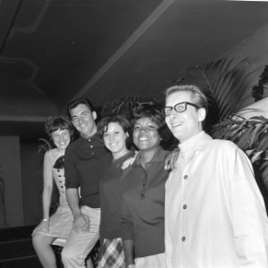 Belgische zangploeg te Knokke, v.l.n.r. Tonia, Maurice Dean , Liliane, Cecily Fo, Bestanddeelnr 917-9556