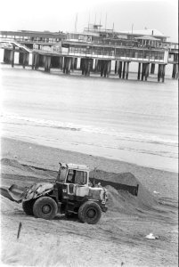 Bekisting voor strandtenten op Scheveningse strand, Bestanddeelnr 932-9114