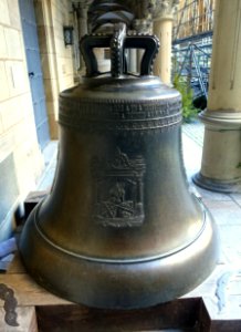 Bell 'Osanna' from Kloster Neresheim, Ostalbkreis, made by Meister Hans Rosenhart for Abt Johannes III, Nuremberg, 1550, view 3 - Landesmuseum Württemberg - Stuttgart, Germany - DSC03403