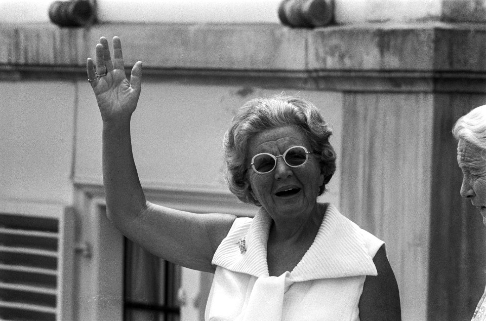 Bejaardendefile voor koningin Juliana op Paleis Soestdijk, Bestanddeelnr 926-5104