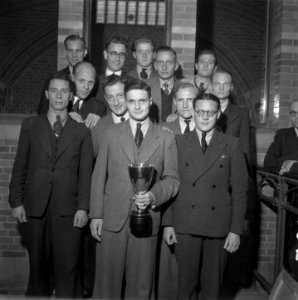 Bekeruitreiking aan het elftal van de Koopmansbeurs te Amsterdam, Bestanddeelnr 900-9275