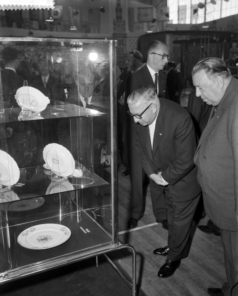 Belgische minister P. W. Segers opent tentoonstelling Belgische Week, Apollohal , Bestanddeelnr 910-7197
