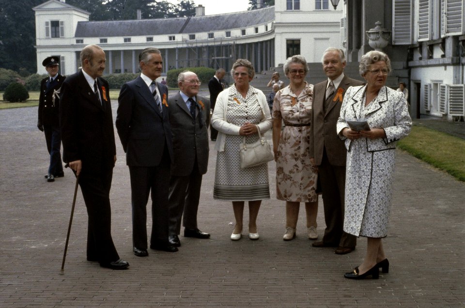 Bejaardendefile Soestdijk koningin Juliana, Bestanddeelnr 253-8116