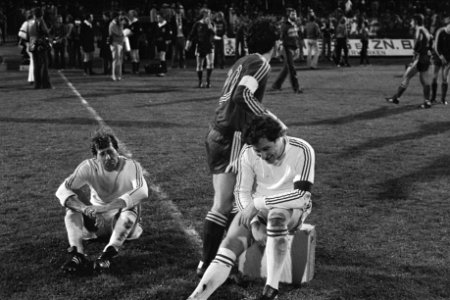 Bekerfinale Twente tegen PEC 3-0, Epi Drost (l) en Rinus Israel vlak voor verlen, Bestanddeelnr 929-1843