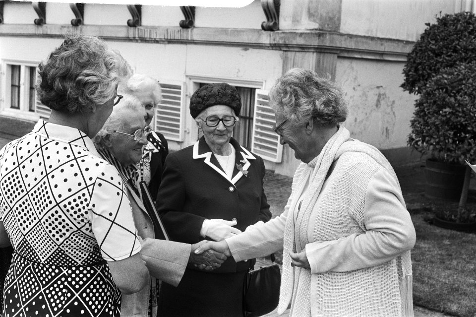 Bejaardendefile Soestdijk, tijdens defile, Bestanddeelnr 929-7702