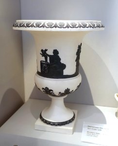 Bell krater without handles, Wedgwood, Etruria, c. 1800, creamware with black relief - Germanisches Nationalmuseum - Nuremberg, Germany - DSC03450