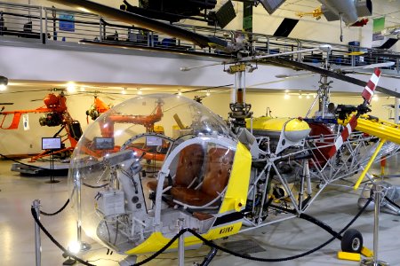 Bell 47D helicopter, view 1 - Hiller Aviation Museum - San Carlos, California - DSC03153 photo