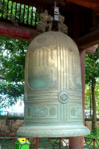 Bell, view 1 - Temple of Literature, Hanoi - DSC04662
