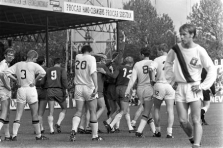 Beker Ajax tegen FC Twente . Na doelpunt Piet Keizer, Bestanddeelnr 921-3788