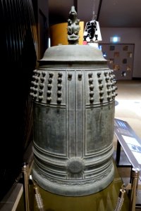 Bell for marking the hours (Edo Hongokucho), replica of the original cast by Shiina Iyo and Fujiwara Jyukyu, Chuo-ku, Tokyo, April 1711 AD - Edo-Tokyo Museum - Sumida, Tokyo, Japan - DSC06733