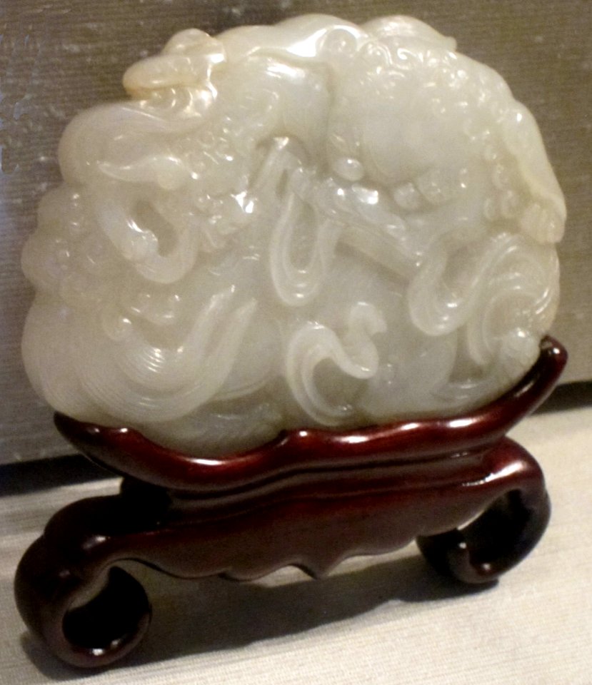 Belt buckle with lion and ball design from China, Qing dynasty (1644-1911), nephrite