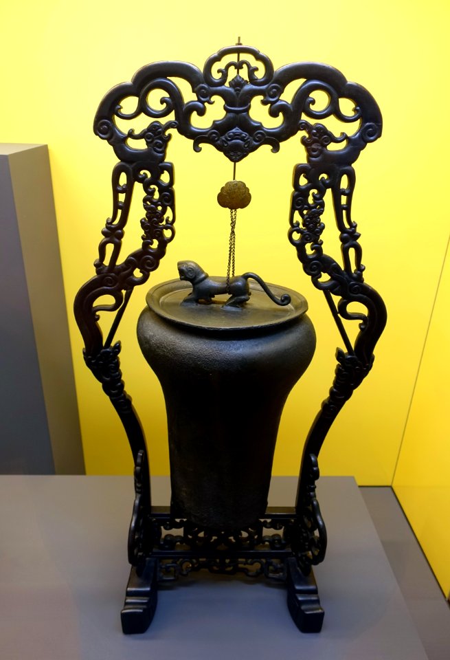 Bell, China, Han dynasty, 206 BC to 220 AD - Museu Nacional de Machado de Castro - Coimbra, Portugal - DSC00282