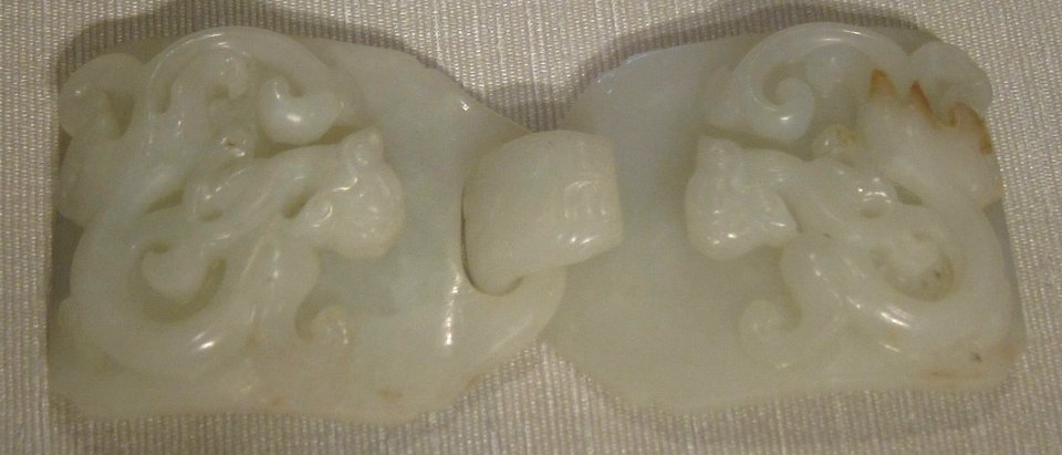 Belt buckle with lion and ball design, China, Qing dynasty, nephrite and wood, Honolulu Academy of Arts