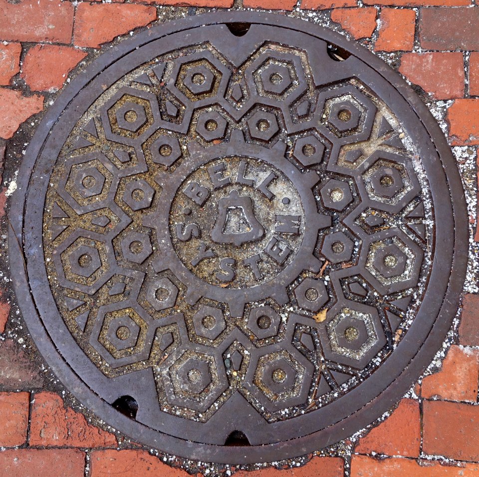 Bell System - manhole cover - Cambridge, MA - DSC02819-001