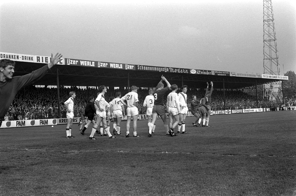 Beker Ajax tegen FC Twente . Na doelpunt Piet Keizer, Bestanddeelnr 921-3789