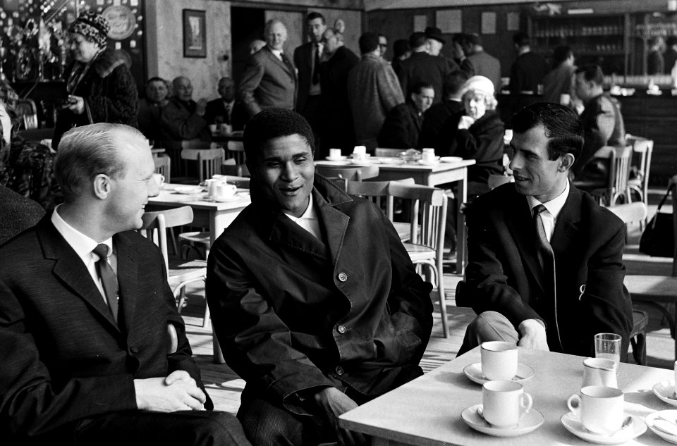 Benfica in Rotterdam, in de kantine van het stadion, Kruiver (links) en Moulijn , Bestanddeelnr 915-0180