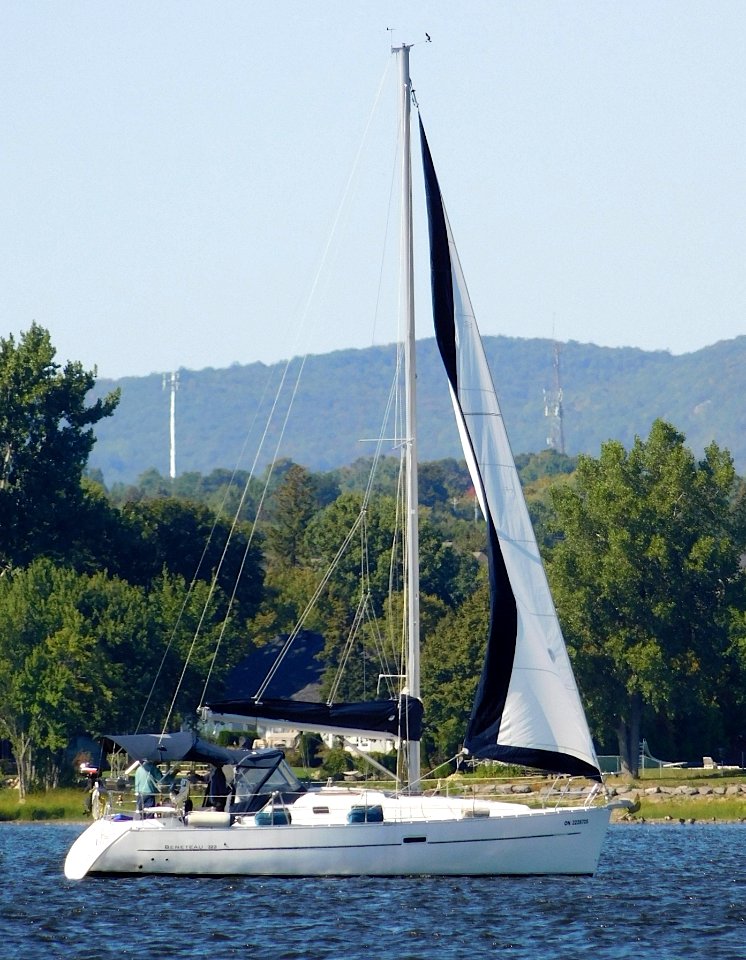 Beneteau 323 sailboat 3545