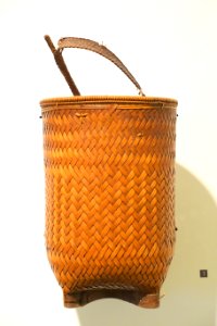 Belt harvest basket, Mnong, Lac, Dac-Lac, 1993 - Vietnamese Women's Museum - Hanoi, Vietnam - DSC04228