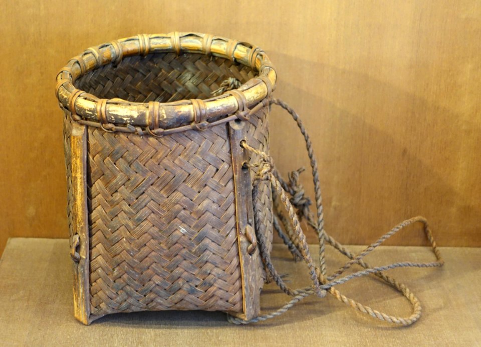 Belt basket for planting seeds, Odu - Vietnam Museum of Ethnology - Hanoi, Vietnam - DSC03168