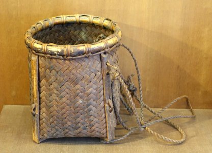Belt basket for planting seeds, Odu - Vietnam Museum of Ethnology - Hanoi, Vietnam - DSC03168