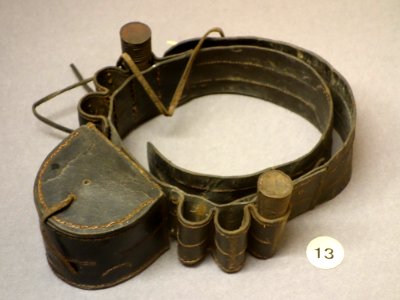 Belt for hunting, leather - Royal Museum for Central Africa - DSC05851