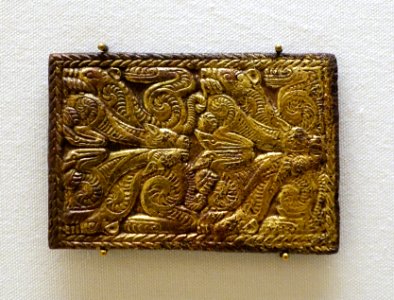 Belt plaque with animal combat scene, Ningxia or eastern part of North China, 4th-3rd century BC, gilt bronze - Ethnological Museum, Berlin - DSC02175