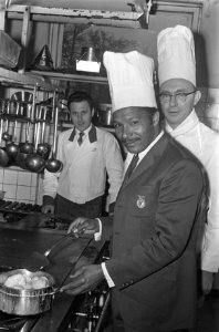 Benfica logeert in hotel Wageningse Berg te Wageningen Coluna met koksmuts in ke, Bestanddeelnr 922-0871