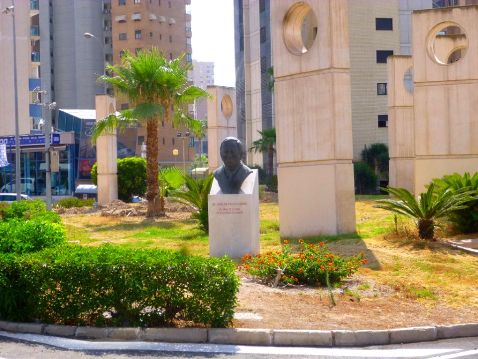 Benidorm - Avenida de Alfonso Puchades, Monumento al Dr. Carlos Paz Figueroa 2