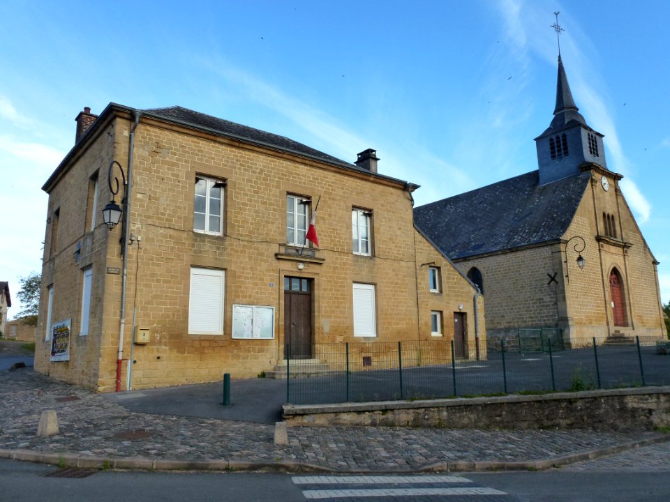 Belval (Ardennes) mairie et église