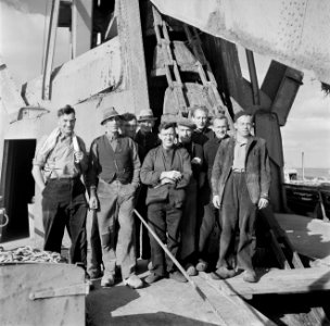 Bemanning op een baggermolen in de haven van Rosslare, Bestanddeelnr 191-0920