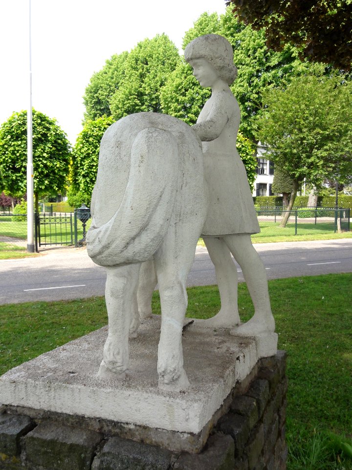 Bemmel (Lingewaard) beeld paard met meisje (het meisje)