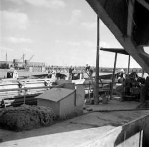Bemanning aan het werk op een baggermolen in de haven van Rosslare, Bestanddeelnr 191-0918