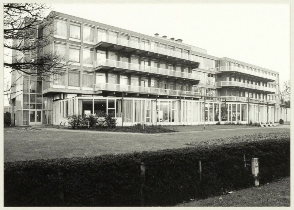 Beelslaan 9. Verpleegtehuis Zuiderhout, westzijde, ziende naar het zuidoosten
