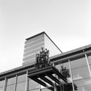 Beeld van Zadkine onthuld voor gebouw Nederlandse Bank Frederiksplein. Het beeld, Bestanddeelnr 920-8846