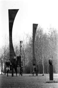 Beelden op het Keukenhof Constructie van de Amsterdammer A volten, Bestanddeelnr 915-0210