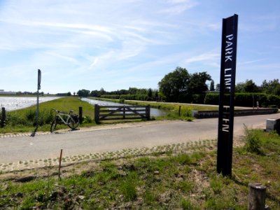 Bemmel (Lingewaard) park Lingezegen, de Linge en fietspaden