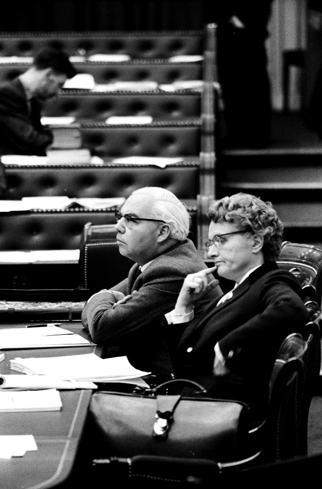 Behandeling Algemene Bijstandswet in Tweede Kamer Ministers Klompé en Veldkamp…, Bestanddeelnr 914-9968