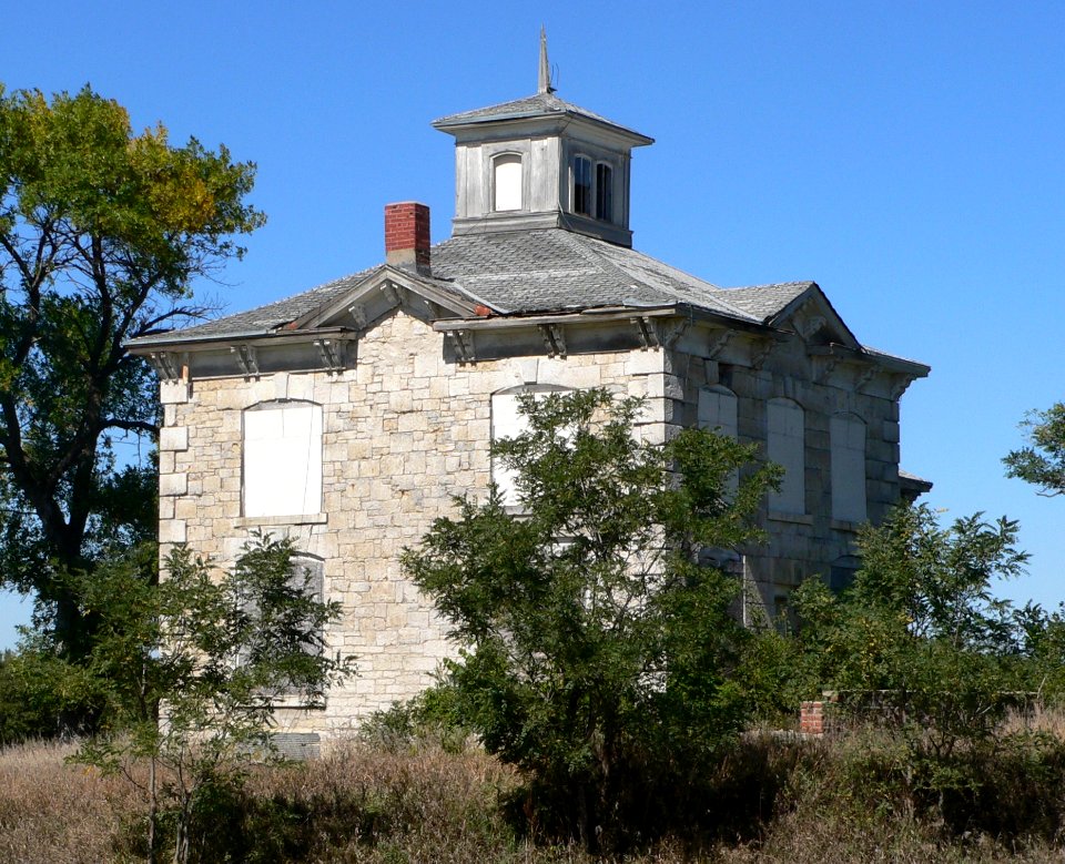 Beetison house from SE
