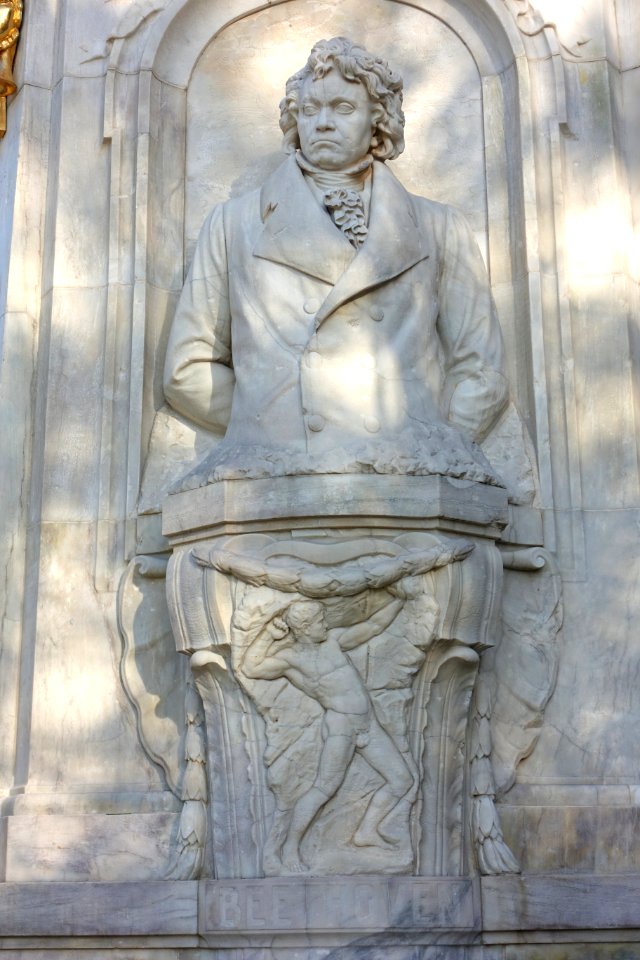 Beethoven - Beethoven-Haydn-Mozart-Denkmal - Berlin, Germany - DSC09442