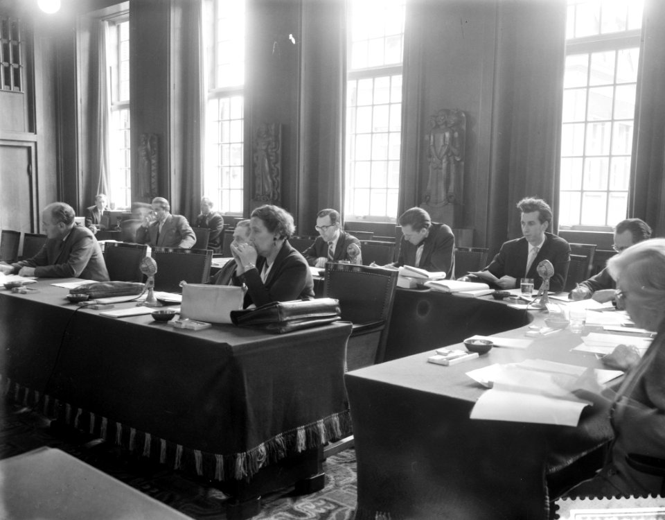 Begrotingsdebatten in de gemeenteraad van Amsterdam. PvdA-fractie v.l.n.r. Boe, Bestanddeelnr 910-2310