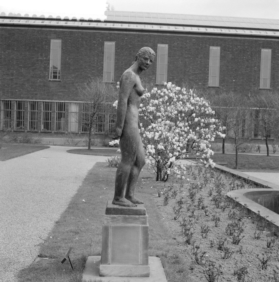 Beeldententoonstelling in de tuin van het Museum Boijmans-Van Beuningen, Bestanddeelnr 911-1652