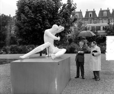 Beeldententoonstelling Frederiksplein Amsterdam, officiel opening door burgemees, Bestanddeelnr 906-5018