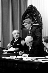 Behandeling Algemene Bijstandswet in Tweede Kamer. Minister Klompé in een geani…, Bestanddeelnr 914-9966