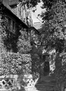 Begroeide gevel van het landhuis Shoppenhanger Manor, Bestanddeelnr 254-2718