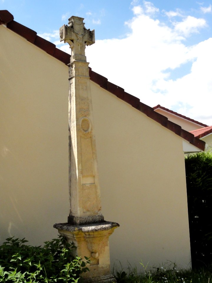 Behonne (Meuse) Croix de chemin B